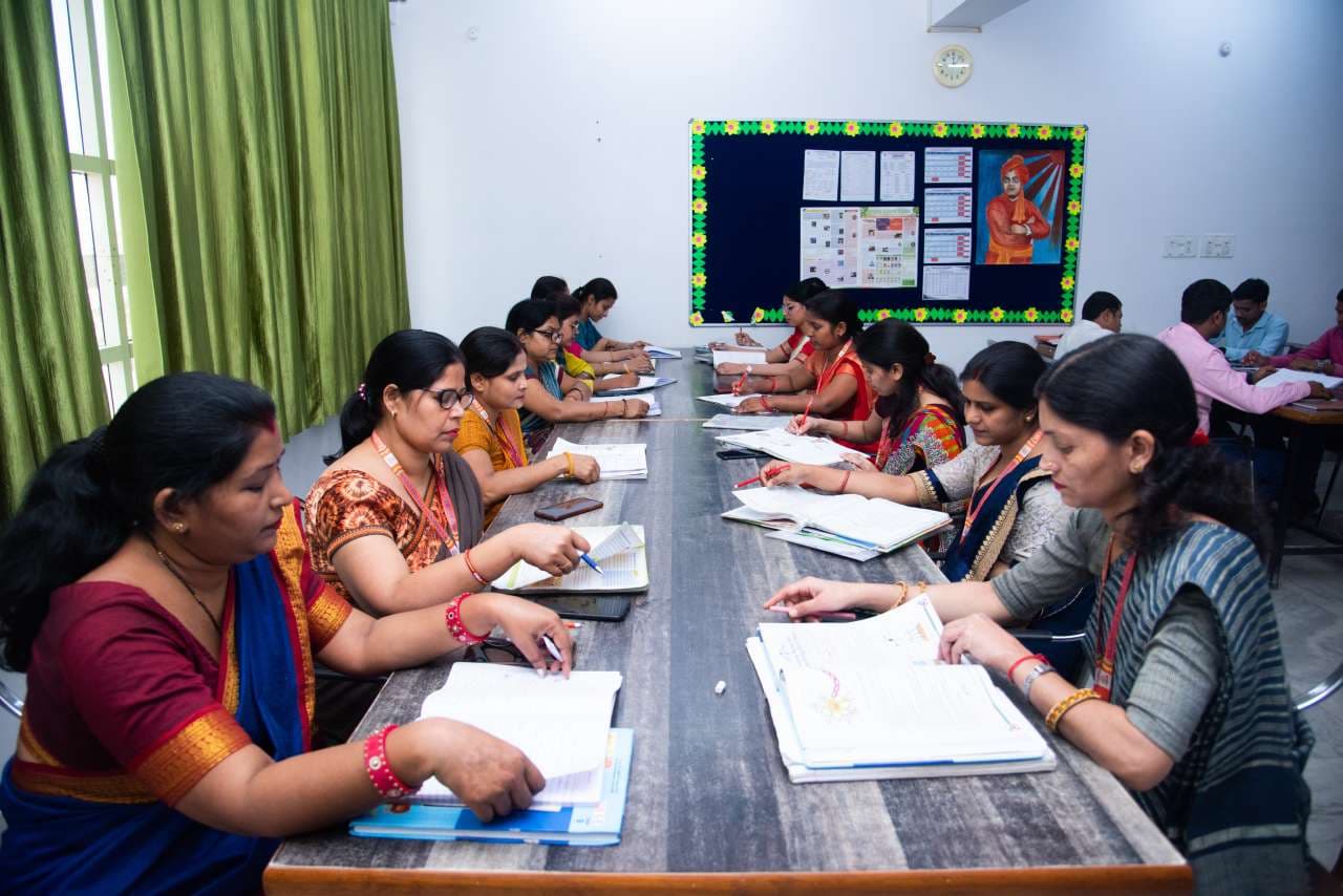 Staff & Faculties